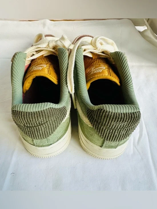 Nike Women’s Air Force 1 ‘07 LX Oil Green Terra Blush Size US 6 - Picture 3 of 5